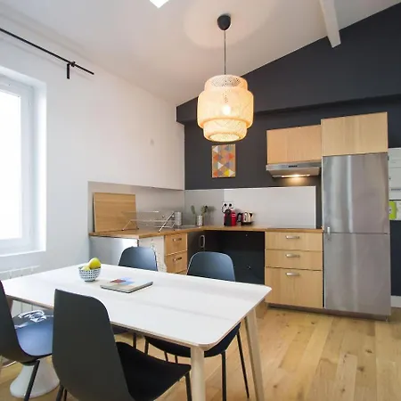Achille By Cocoonr Apartamento